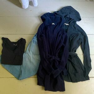 Loft hooded open wrap sweaters short sleeve vintage tee and jeans outfit